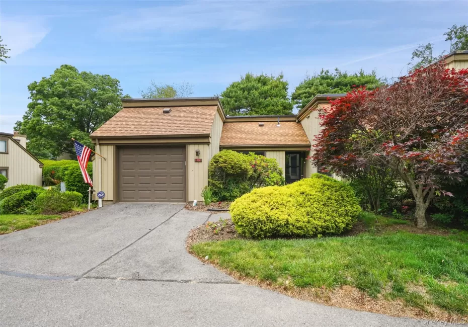 Welcome to 101A Heritage Hills! 2-bedrooms, 2-baths, 1-level, end unit Welcome to 101A Heritage Hills! 2-bedrooms, 2-baths, 1-level, end unit