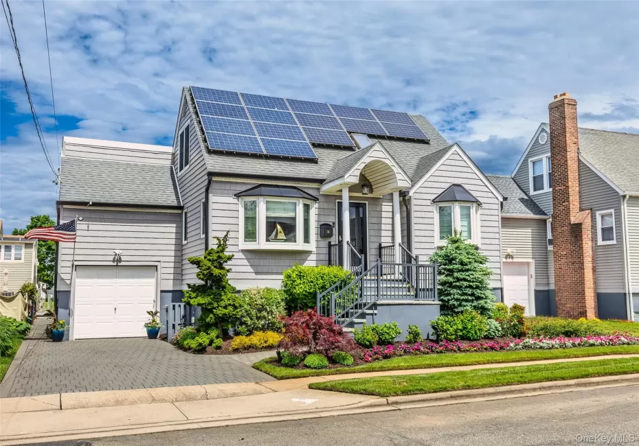 Gorgeous Curb Appeal! Gorgeous Curb Appeal!