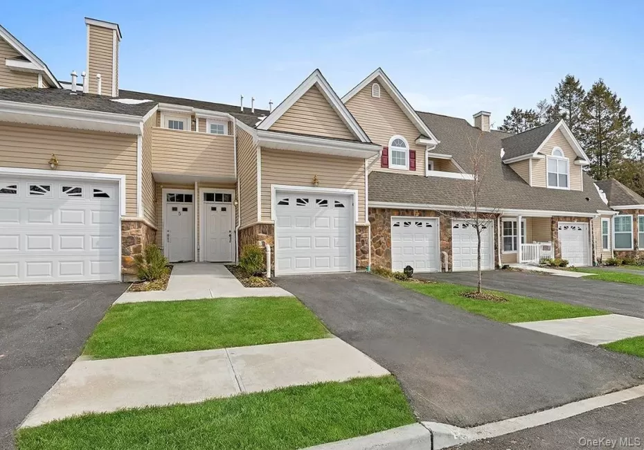 4 Steven Circle, Huntington, NY, 2 Bedrooms Bedrooms, 7 Rooms Rooms,2 BathroomsBathrooms,Residential,For Rent,Steven,0,966778 4 Steven Circle, Huntington, NY, 2 Bedrooms Bedrooms, 7 Rooms Rooms,2 BathroomsBathrooms,Residential,For Rent,Steven,0,966778