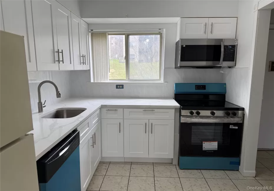 Brand New Kitchen with granite and stainless steel appliances. Brand New Kitchen with granite and stainless steel appliances.