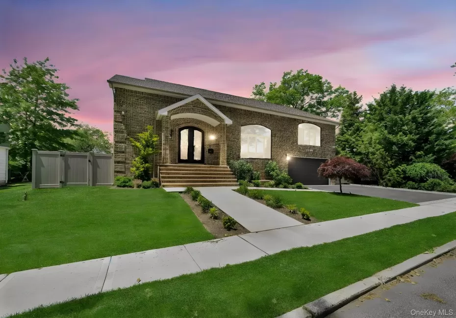 783 Oakleigh Road, Hempstead, NY, 6 Bedrooms Bedrooms, 12 Rooms Rooms,5 BathroomsBathrooms,Residential,For Rent,Oakleigh,0,1006292 783 Oakleigh Road, Hempstead, NY, 6 Bedrooms Bedrooms, 12 Rooms Rooms,5 BathroomsBathrooms,Residential,For Rent,Oakleigh,0,1006292