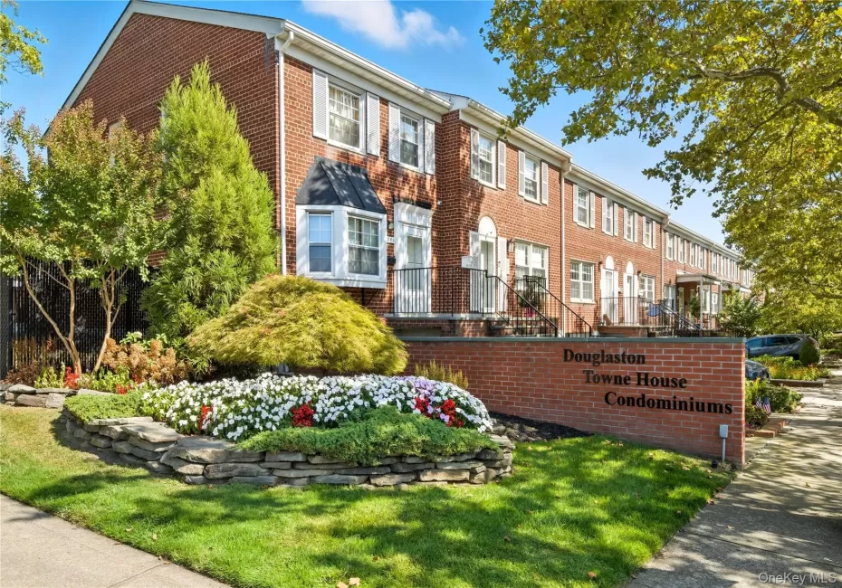 6369 Douglaston Parkway, New York, NY, 3 Bedrooms Bedrooms, 6 Rooms Rooms,1 BathroomBathrooms,Residential,For Rent,Douglaston,0,1002837 6369 Douglaston Parkway, New York, NY, 3 Bedrooms Bedrooms, 6 Rooms Rooms,1 BathroomBathrooms,Residential,For Rent,Douglaston,0,1002837