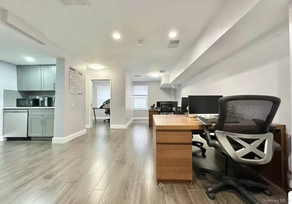 10 Old Mamaroneck Road, White Plains, NY, 2 Bedrooms Bedrooms, 5 Rooms Rooms,1 BathroomBathrooms,Residential,For Rent,Old Mamaroneck,0,1007489 10 Old Mamaroneck Road, White Plains, NY, 2 Bedrooms Bedrooms, 5 Rooms Rooms,1 BathroomBathrooms,Residential,For Rent,Old Mamaroneck,0,1007489