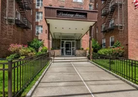 61 Bronx River Road, Yonkers, NY, 2 Bedrooms Bedrooms, 4 Rooms Rooms,1 BathroomBathrooms,Residential,For Rent,Bronx River,0,1004977 61 Bronx River Road, Yonkers, NY, 2 Bedrooms Bedrooms, 4 Rooms Rooms,1 BathroomBathrooms,Residential,For Rent,Bronx River,0,1004977