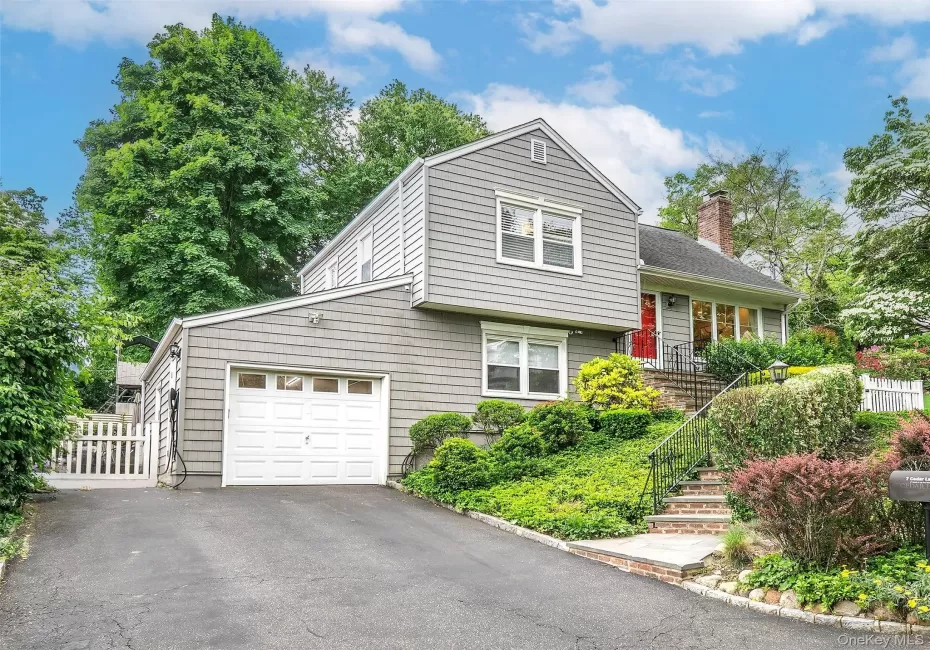 7 Cedar Lane, Oyster Bay, NY, 3 Bedrooms Bedrooms, 8 Rooms Rooms,2 BathroomsBathrooms,Residential,For Rent,Cedar,0,KEY1007334 7 Cedar Lane, Oyster Bay, NY, 3 Bedrooms Bedrooms, 8 Rooms Rooms,2 BathroomsBathrooms,Residential,For Rent,Cedar,0,KEY1007334