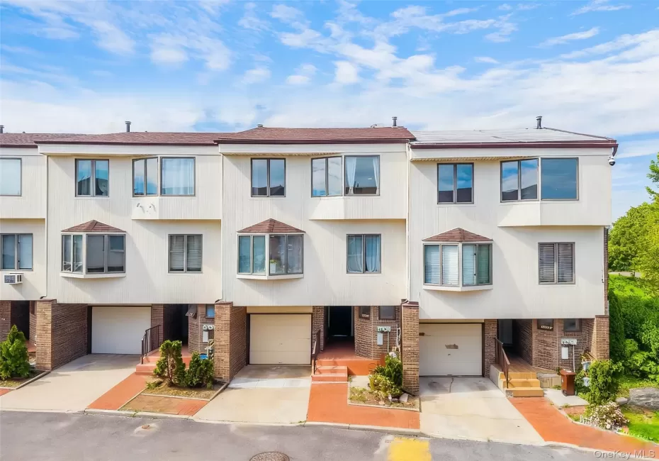 12027 Riviera Court, New York, NY, 3 Bedrooms Bedrooms, 5 Rooms Rooms,2 BathroomsBathrooms,Residential,For Rent,Riviera,0,1006403 12027 Riviera Court, New York, NY, 3 Bedrooms Bedrooms, 5 Rooms Rooms,2 BathroomsBathrooms,Residential,For Rent,Riviera,0,1006403