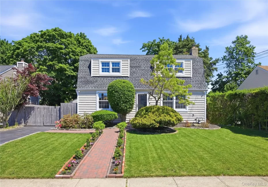 25 Parkdale Drive, Babylon, NY, 4 Bedrooms Bedrooms, 8 Rooms Rooms,1 BathroomBathrooms,Residential,For Rent,Parkdale,0,1007538 25 Parkdale Drive, Babylon, NY, 4 Bedrooms Bedrooms, 8 Rooms Rooms,1 BathroomBathrooms,Residential,For Rent,Parkdale,0,1007538