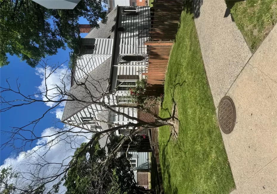 8019 Grand Central Parkway, New York, NY, 4 Bedrooms Bedrooms, 10 Rooms Rooms,2 BathroomsBathrooms,Residential,For Rent,Grand Central,0,1007520 8019 Grand Central Parkway, New York, NY, 4 Bedrooms Bedrooms, 10 Rooms Rooms,2 BathroomsBathrooms,Residential,For Rent,Grand Central,0,1007520