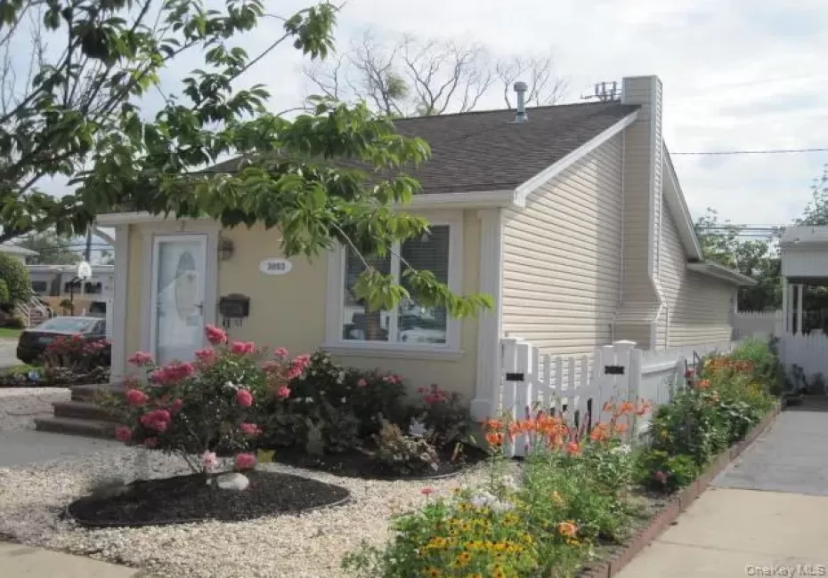 3093 Royal Avenue, Hempstead, NY, 2 Bedrooms Bedrooms, 5 Rooms Rooms,1 BathroomBathrooms,Residential,For Rent,Royal,0,KEY1006198 3093 Royal Avenue, Hempstead, NY, 2 Bedrooms Bedrooms, 5 Rooms Rooms,1 BathroomBathrooms,Residential,For Rent,Royal,0,KEY1006198
