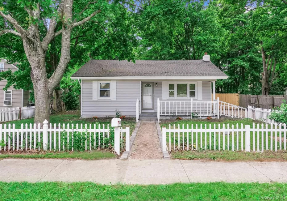 266 Station Road, Brookhaven, NY, 3 Bedrooms Bedrooms, 5 Rooms Rooms,2 BathroomsBathrooms,Residential,For Rent,Station,0,1007429 266 Station Road, Brookhaven, NY, 3 Bedrooms Bedrooms, 5 Rooms Rooms,2 BathroomsBathrooms,Residential,For Rent,Station,0,1007429