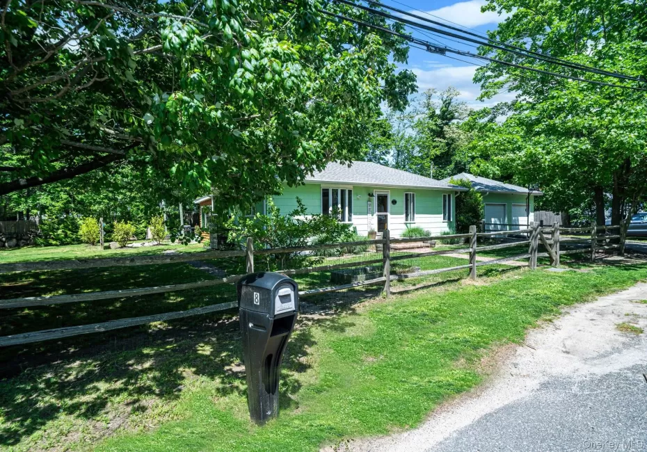 8 Hill Street, Riverhead, NY, 3 Bedrooms Bedrooms, 5 Rooms Rooms,1 BathroomBathrooms,Residential,For Rent,Hill,0,1005714 8 Hill Street, Riverhead, NY, 3 Bedrooms Bedrooms, 5 Rooms Rooms,1 BathroomBathrooms,Residential,For Rent,Hill,0,1005714