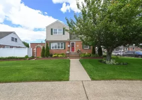 1006 Glen Drive, Hempstead, NY, 4 Bedrooms Bedrooms, 10 Rooms Rooms,2 BathroomsBathrooms,Residential,For Rent,Glen,0,1007855 1006 Glen Drive, Hempstead, NY, 4 Bedrooms Bedrooms, 10 Rooms Rooms,2 BathroomsBathrooms,Residential,For Rent,Glen,0,1007855