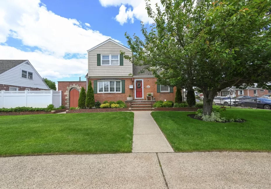 1006 Glen Drive, Hempstead, NY, 4 Bedrooms Bedrooms, 10 Rooms Rooms,2 BathroomsBathrooms,Residential,For Rent,Glen,0,1007855 1006 Glen Drive, Hempstead, NY, 4 Bedrooms Bedrooms, 10 Rooms Rooms,2 BathroomsBathrooms,Residential,For Rent,Glen,0,1007855