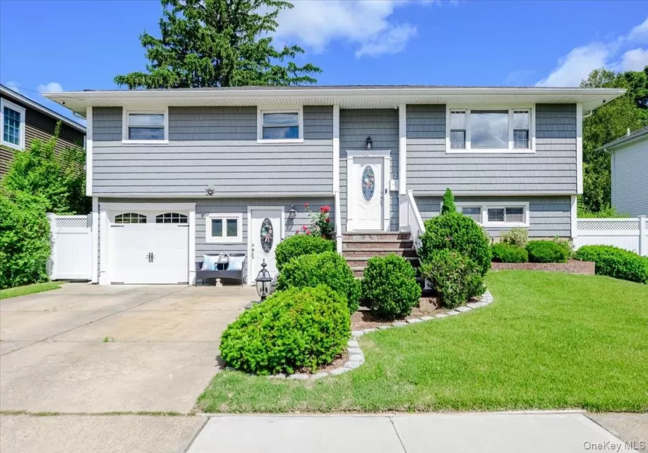 12 Northern Parkway, Oyster Bay, NY, 3 Bedrooms Bedrooms, 8 Rooms Rooms,2 BathroomsBathrooms,Residential,For Rent,Northern,0,1004585 12 Northern Parkway, Oyster Bay, NY, 3 Bedrooms Bedrooms, 8 Rooms Rooms,2 BathroomsBathrooms,Residential,For Rent,Northern,0,1004585