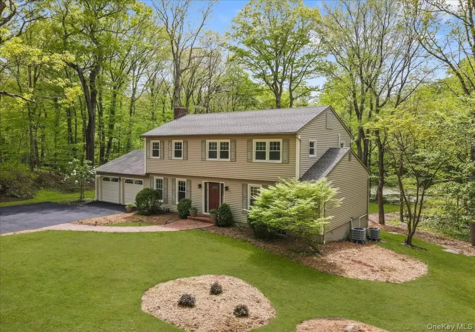 Updated 4BR 3BA colonial on quiet cul-de-sac. Updated 4BR 3BA colonial on quiet cul-de-sac.