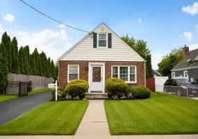 13 Gerald Avenue, Oyster Bay, NY, 4 Bedrooms Bedrooms, 6 Rooms Rooms,1 BathroomBathrooms,Residential,For Rent,Gerald,0,1007812 13 Gerald Avenue, Oyster Bay, NY, 4 Bedrooms Bedrooms, 6 Rooms Rooms,1 BathroomBathrooms,Residential,For Rent,Gerald,0,1007812