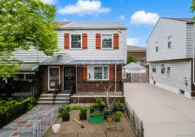 15911 65th Avenue, New York, NY, 4 Bedrooms Bedrooms, 8 Rooms Rooms,2 BathroomsBathrooms,Residential,For Rent,65th,0,1008808 15911 65th Avenue, New York, NY, 4 Bedrooms Bedrooms, 8 Rooms Rooms,2 BathroomsBathrooms,Residential,For Rent,65th,0,1008808