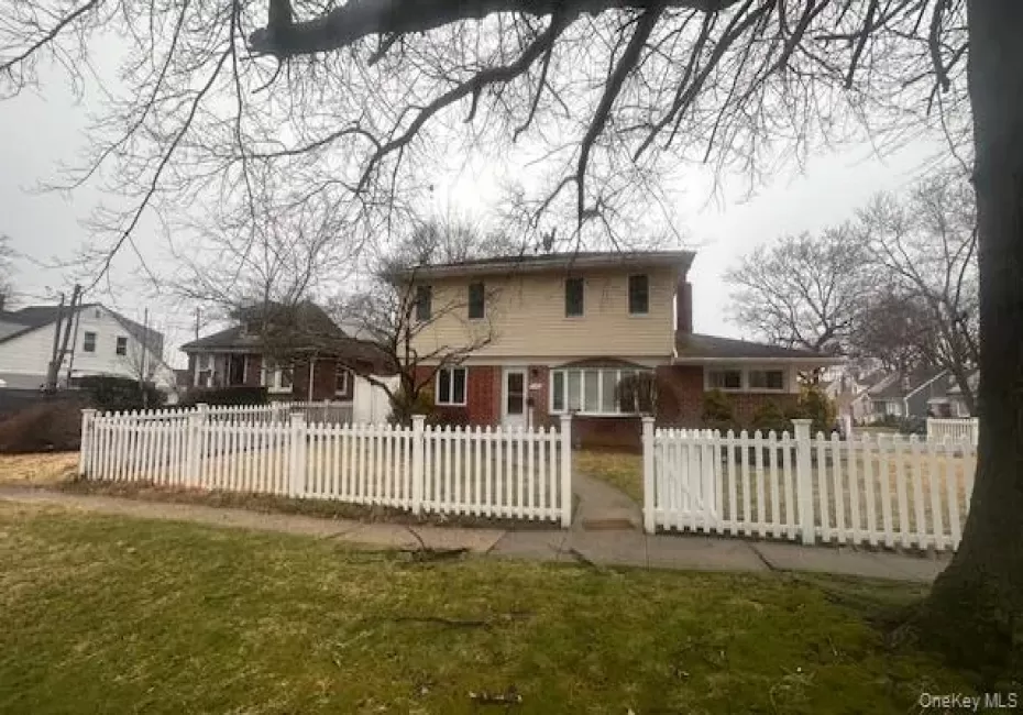 1240 Langdon Boulevard, Hempstead, NY, 5 Bedrooms Bedrooms, 9 Rooms Rooms,2 BathroomsBathrooms,Residential,For Rent,Langdon,0,973018 1240 Langdon Boulevard, Hempstead, NY, 5 Bedrooms Bedrooms, 9 Rooms Rooms,2 BathroomsBathrooms,Residential,For Rent,Langdon,0,973018