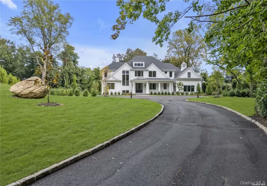 38 Cow Neck Road 38 Cow Neck Road