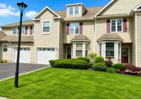 27 Snowdance Lane, Smithtown, NY, 3 Bedrooms Bedrooms, 6 Rooms Rooms,2 BathroomsBathrooms,Residential,For Rent,Snowdance,0,KEY1003288 27 Snowdance Lane, Smithtown, NY, 3 Bedrooms Bedrooms, 6 Rooms Rooms,2 BathroomsBathrooms,Residential,For Rent,Snowdance,0,KEY1003288
