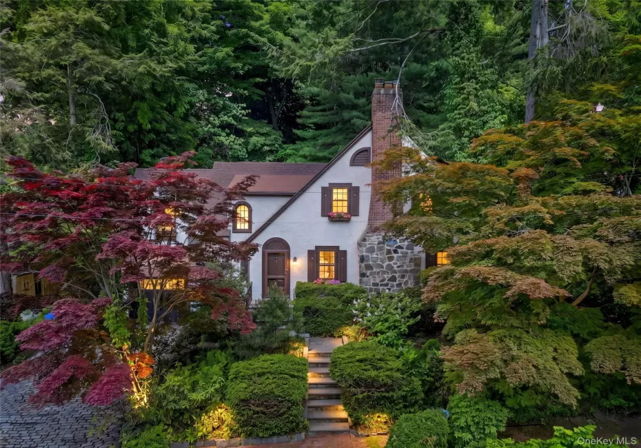 77 Edgemont Road, Greenburgh, NY, 4 Bedrooms Bedrooms, 8 Rooms Rooms,2 BathroomsBathrooms,Residential,For Rent,Edgemont,0,998132 77 Edgemont Road, Greenburgh, NY, 4 Bedrooms Bedrooms, 8 Rooms Rooms,2 BathroomsBathrooms,Residential,For Rent,Edgemont,0,998132