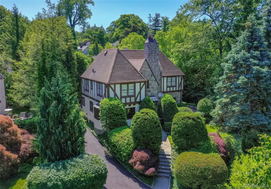 18 Hemlock Road, Eastchester, NY, 4 Bedrooms Bedrooms, 8 Rooms Rooms,3 BathroomsBathrooms,Residential,For Rent,Hemlock,0,1004671 18 Hemlock Road, Eastchester, NY, 4 Bedrooms Bedrooms, 8 Rooms Rooms,3 BathroomsBathrooms,Residential,For Rent,Hemlock,0,1004671