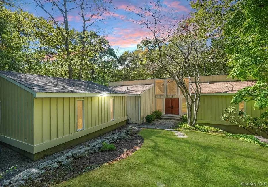 22 Peters Lane, Pound Ridge, NY, 5 Bedrooms Bedrooms, 9 Rooms Rooms,3 BathroomsBathrooms,Residential,For Rent,Peters,0,1007911 22 Peters Lane, Pound Ridge, NY, 5 Bedrooms Bedrooms, 9 Rooms Rooms,3 BathroomsBathrooms,Residential,For Rent,Peters,0,1007911