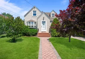 1032 6th Street, Hempstead, NY, 3 Bedrooms Bedrooms, 7 Rooms Rooms,2 BathroomsBathrooms,Residential,For Rent,6th,0,1007157 1032 6th Street, Hempstead, NY, 3 Bedrooms Bedrooms, 7 Rooms Rooms,2 BathroomsBathrooms,Residential,For Rent,6th,0,1007157