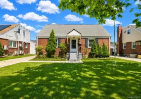 43 Mc Alester Avenue, Oyster Bay, NY, 4 Bedrooms Bedrooms, 7 Rooms Rooms,1 BathroomBathrooms,Residential,For Rent,Mc Alester,0,1009016 43 Mc Alester Avenue, Oyster Bay, NY, 4 Bedrooms Bedrooms, 7 Rooms Rooms,1 BathroomBathrooms,Residential,For Rent,Mc Alester,0,1009016