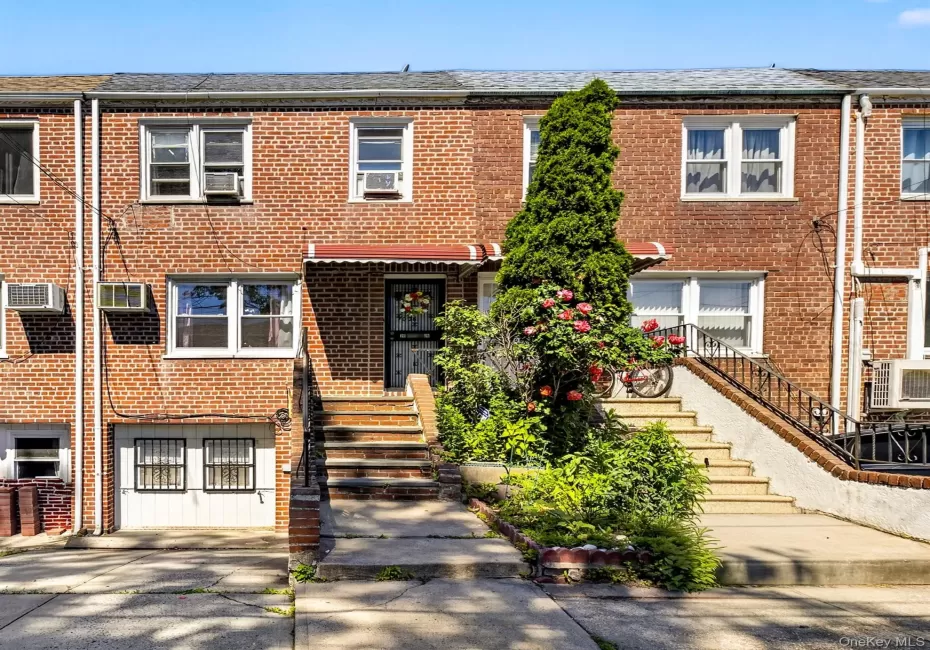 7008 165th Street, New York, NY, 3 Bedrooms Bedrooms, 5 Rooms Rooms,1 BathroomBathrooms,Residential,For Rent,165th,0,KEY1009069 7008 165th Street, New York, NY, 3 Bedrooms Bedrooms, 5 Rooms Rooms,1 BathroomBathrooms,Residential,For Rent,165th,0,KEY1009069