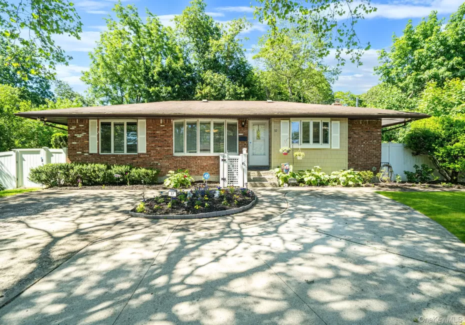 37 Coe Place, Huntington, NY, 3 Bedrooms Bedrooms, 6 Rooms Rooms,3 BathroomsBathrooms,Residential,For Rent,Coe,0,1003811 37 Coe Place, Huntington, NY, 3 Bedrooms Bedrooms, 6 Rooms Rooms,3 BathroomsBathrooms,Residential,For Rent,Coe,0,1003811