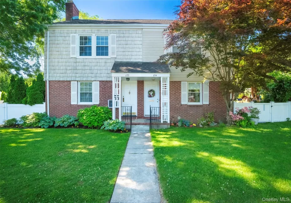 172 Hillside Avenue, North Hempstead, NY, 2 Bedrooms Bedrooms, 5 Rooms Rooms,1 BathroomBathrooms,Residential,For Rent,Hillside,0,1007175 172 Hillside Avenue, North Hempstead, NY, 2 Bedrooms Bedrooms, 5 Rooms Rooms,1 BathroomBathrooms,Residential,For Rent,Hillside,0,1007175