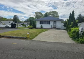 90 Blue Point Road, Brookhaven, NY, 3 Bedrooms Bedrooms, 8 Rooms Rooms,3 BathroomsBathrooms,Residential Lease,For Rent,Blue Point,0,1009401 90 Blue Point Road, Brookhaven, NY, 3 Bedrooms Bedrooms, 8 Rooms Rooms,3 BathroomsBathrooms,Residential Lease,For Rent,Blue Point,0,1009401