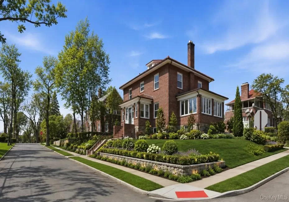 55 Stuyvesant Plaza, Mount Vernon, NY, 4 Bedrooms Bedrooms, 9 Rooms Rooms,3 BathroomsBathrooms,Residential,For Rent,Stuyvesant,0,KEY1009538 55 Stuyvesant Plaza, Mount Vernon, NY, 4 Bedrooms Bedrooms, 9 Rooms Rooms,3 BathroomsBathrooms,Residential,For Rent,Stuyvesant,0,KEY1009538