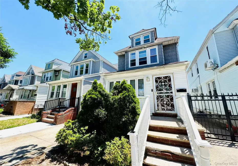 6220 80th Road, New York, NY, 4 Bedrooms Bedrooms, 5 Rooms Rooms,3 BathroomsBathrooms,Residential,For Rent,80th,0,1009331 6220 80th Road, New York, NY, 4 Bedrooms Bedrooms, 5 Rooms Rooms,3 BathroomsBathrooms,Residential,For Rent,80th,0,1009331