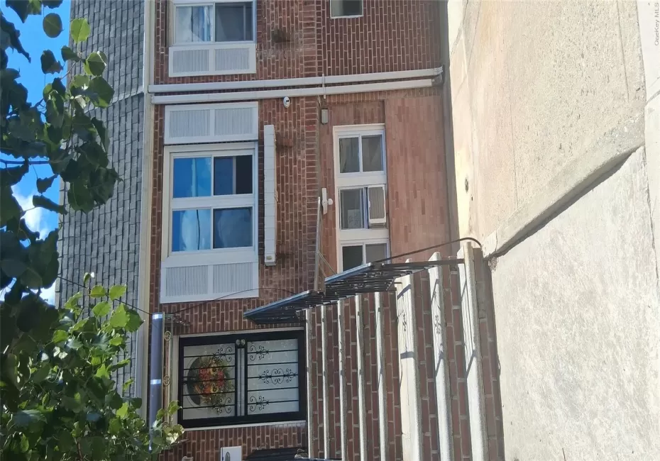 22240 92nd Road, New York, NY, 2 Bedrooms Bedrooms, 5 Rooms Rooms,1 BathroomBathrooms,Residential Lease,For Rent,92nd,0,KEY1009601 22240 92nd Road, New York, NY, 2 Bedrooms Bedrooms, 5 Rooms Rooms,1 BathroomBathrooms,Residential Lease,For Rent,92nd,0,KEY1009601