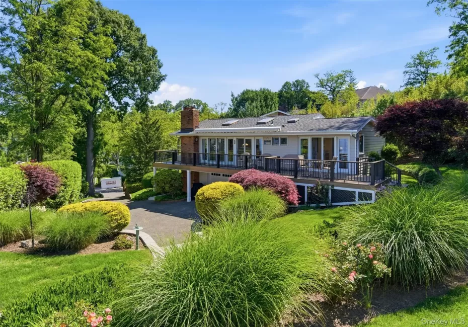 54 Westview Road, Huntington, NY, 3 Bedrooms Bedrooms, 7 Rooms Rooms,3 BathroomsBathrooms,Residential,For Rent,Westview,0,1008054 54 Westview Road, Huntington, NY, 3 Bedrooms Bedrooms, 7 Rooms Rooms,3 BathroomsBathrooms,Residential,For Rent,Westview,0,1008054