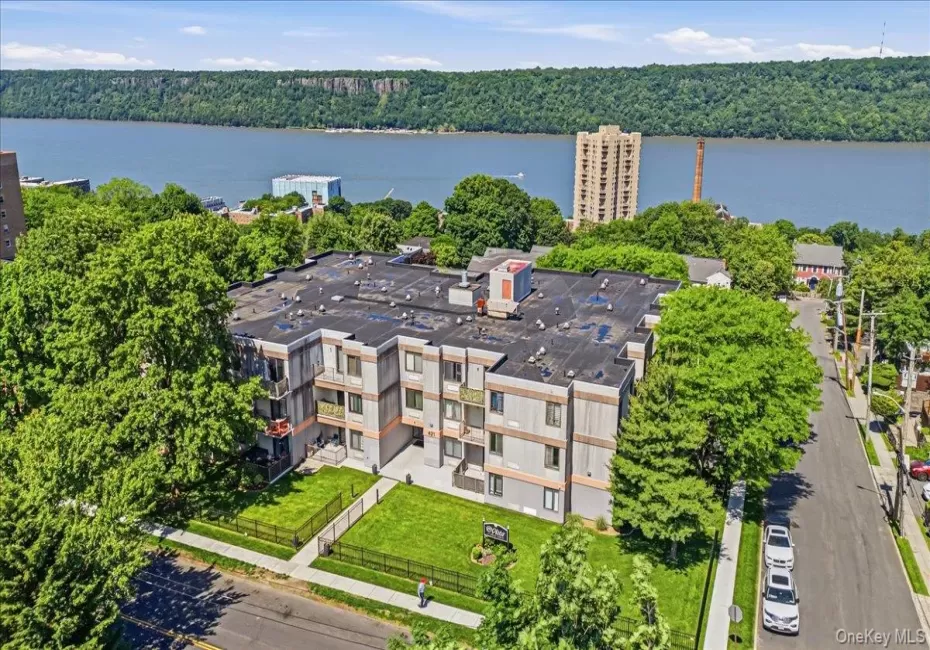 421 Broadway, Yonkers, NY, 3 Bedrooms Bedrooms, 5 Rooms Rooms,2 BathroomsBathrooms,Residential,For Rent,Broadway,0,KEY1008503 421 Broadway, Yonkers, NY, 3 Bedrooms Bedrooms, 5 Rooms Rooms,2 BathroomsBathrooms,Residential,For Rent,Broadway,0,KEY1008503