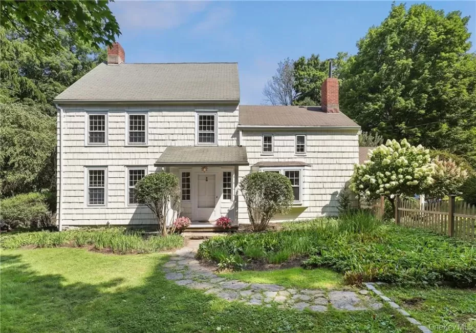 Welcome to this 4 bedroom beautiful colonial home. Welcome to this 4 bedroom beautiful colonial home.