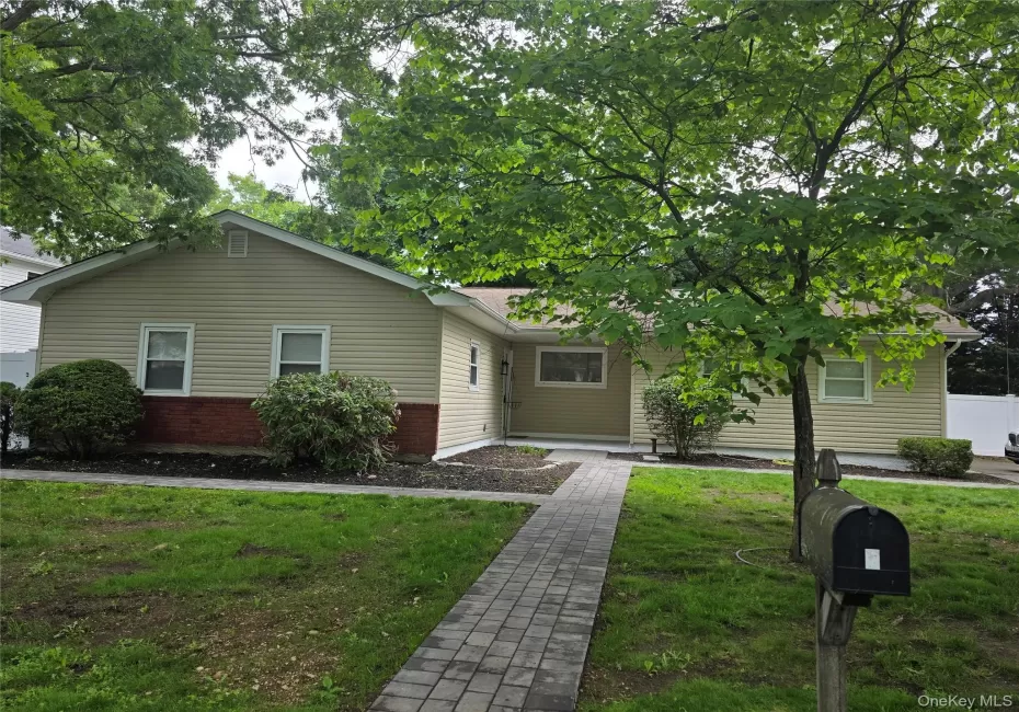 7 Roosevelt Avenue, Huntington, NY, 4 Bedrooms Bedrooms, 7 Rooms Rooms,3 BathroomsBathrooms,Residential,For Rent,Roosevelt,0,1009751 7 Roosevelt Avenue, Huntington, NY, 4 Bedrooms Bedrooms, 7 Rooms Rooms,3 BathroomsBathrooms,Residential,For Rent,Roosevelt,0,1009751