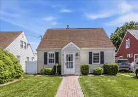 111 Birch Lane, Hempstead, NY, 4 Bedrooms Bedrooms, 8 Rooms Rooms,1 BathroomBathrooms,Residential,For Rent,Birch,0,KEY1009763 111 Birch Lane, Hempstead, NY, 4 Bedrooms Bedrooms, 8 Rooms Rooms,1 BathroomBathrooms,Residential,For Rent,Birch,0,KEY1009763