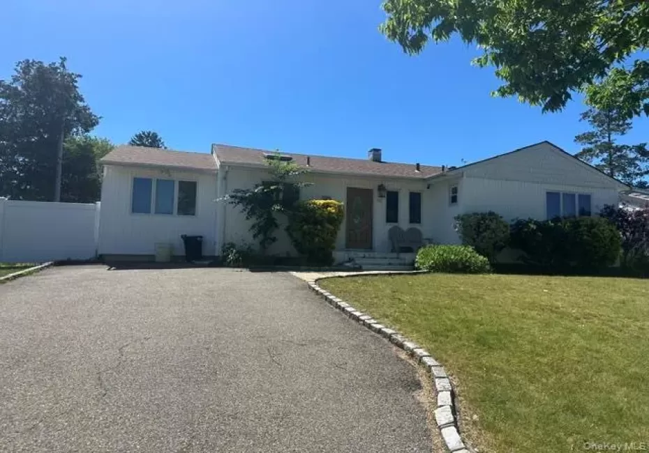 19 Edi Avenue, Oyster Bay, NY, 3 Bedrooms Bedrooms, 6 Rooms Rooms,2 BathroomsBathrooms,Residential Lease,For Rent,Edi,0,1010028 19 Edi Avenue, Oyster Bay, NY, 3 Bedrooms Bedrooms, 6 Rooms Rooms,2 BathroomsBathrooms,Residential Lease,For Rent,Edi,0,1010028