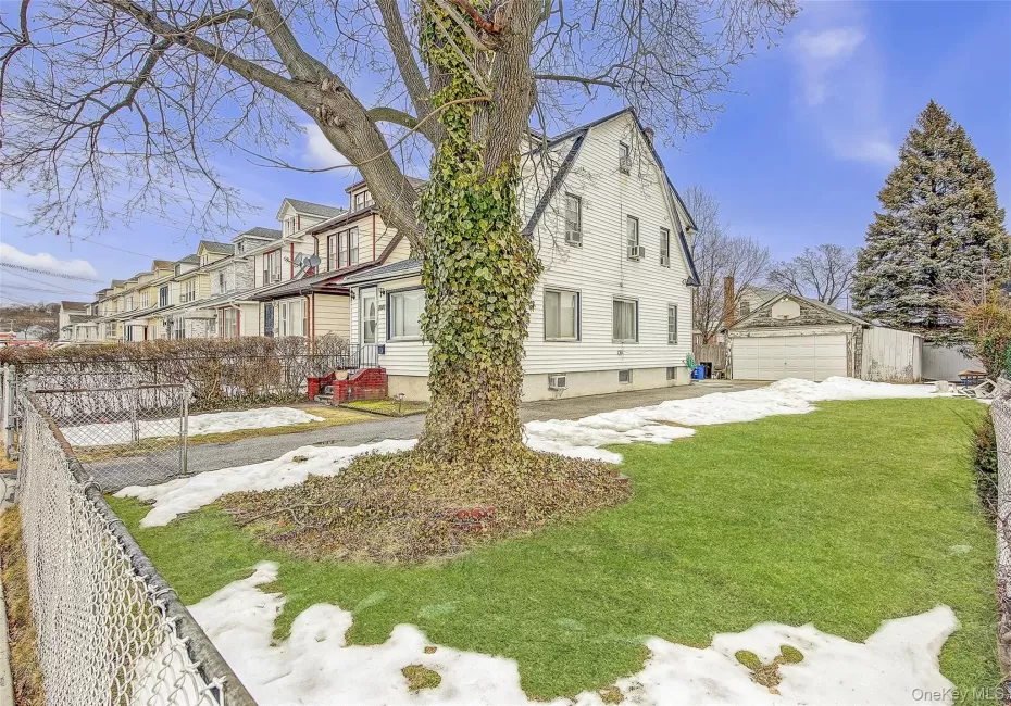 8931A 220th Street, New York, NY, 3 Bedrooms Bedrooms, 8 Rooms Rooms,2 BathroomsBathrooms,Residential,For Rent,220th,0,KEY969023 8931A 220th Street, New York, NY, 3 Bedrooms Bedrooms, 8 Rooms Rooms,2 BathroomsBathrooms,Residential,For Rent,220th,0,KEY969023