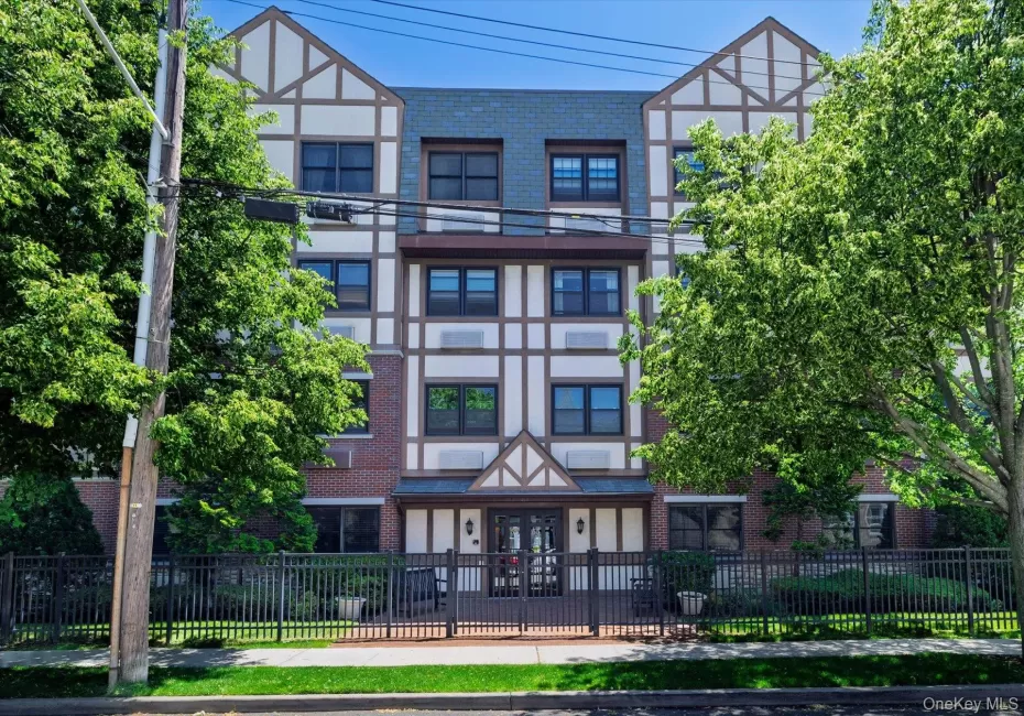 55 Clinton Avenue, Hempstead, NY, 2 Bedrooms Bedrooms, 4 Rooms Rooms,1 BathroomBathrooms,Residential,For Rent,Clinton,0,1010242 55 Clinton Avenue, Hempstead, NY, 2 Bedrooms Bedrooms, 4 Rooms Rooms,1 BathroomBathrooms,Residential,For Rent,Clinton,0,1010242