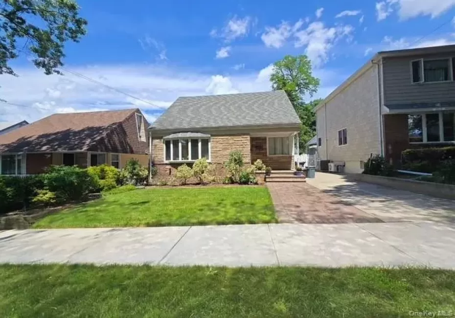 24841 Thebes Avenue, New York, NY, 3 Bedrooms Bedrooms, 7 Rooms Rooms,2 BathroomsBathrooms,Residential,For Rent,Thebes,0,1010293 24841 Thebes Avenue, New York, NY, 3 Bedrooms Bedrooms, 7 Rooms Rooms,2 BathroomsBathrooms,Residential,For Rent,Thebes,0,1010293