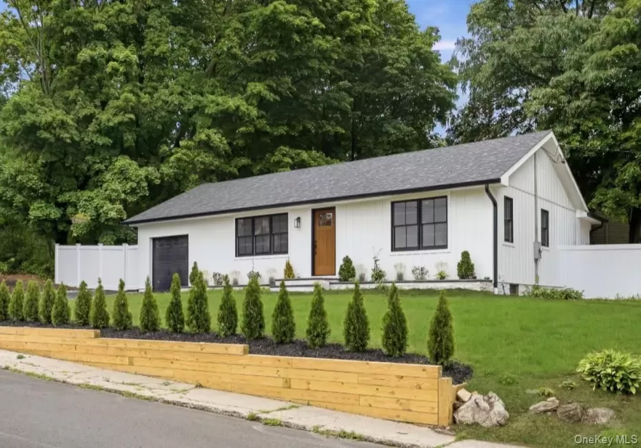 85 Kenneth Avenue, Huntington, NY, 4 Bedrooms Bedrooms, 7 Rooms Rooms,2 BathroomsBathrooms,Residential,For Rent,Kenneth,0,1009359 85 Kenneth Avenue, Huntington, NY, 4 Bedrooms Bedrooms, 7 Rooms Rooms,2 BathroomsBathrooms,Residential,For Rent,Kenneth,0,1009359