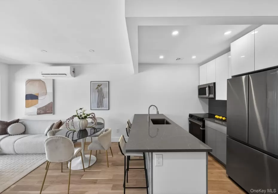 31-65 14th Street, New York, NY, 1 Bedroom Bedrooms, 3 Rooms Rooms,1 BathroomBathrooms,Residential,For Rent,14th,0,1009216 31-65 14th Street, New York, NY, 1 Bedroom Bedrooms, 3 Rooms Rooms,1 BathroomBathrooms,Residential,For Rent,14th,0,1009216