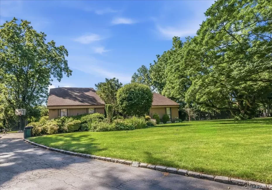 17 Campo Circle, North Hempstead, NY, 5 Bedrooms Bedrooms, 9 Rooms Rooms,3 BathroomsBathrooms,Residential,For Rent,Campo,0,1007147 17 Campo Circle, North Hempstead, NY, 5 Bedrooms Bedrooms, 9 Rooms Rooms,3 BathroomsBathrooms,Residential,For Rent,Campo,0,1007147