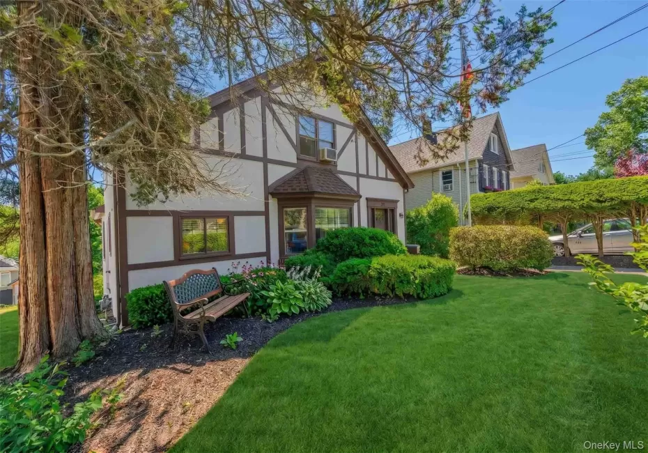 20 Hillside Avenue, Huntington, NY, 3 Bedrooms Bedrooms, 8 Rooms Rooms,1 BathroomBathrooms,Residential,For Rent,Hillside,0,1006121 20 Hillside Avenue, Huntington, NY, 3 Bedrooms Bedrooms, 8 Rooms Rooms,1 BathroomBathrooms,Residential,For Rent,Hillside,0,1006121