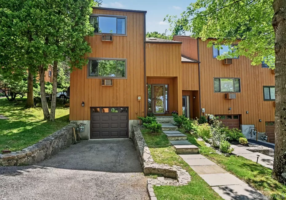 12 Lark Lane, Cortlandt, NY, 3 Bedrooms Bedrooms, 8 Rooms Rooms,2 BathroomsBathrooms,Residential,For Rent,Lark,0,1009936 12 Lark Lane, Cortlandt, NY, 3 Bedrooms Bedrooms, 8 Rooms Rooms,2 BathroomsBathrooms,Residential,For Rent,Lark,0,1009936